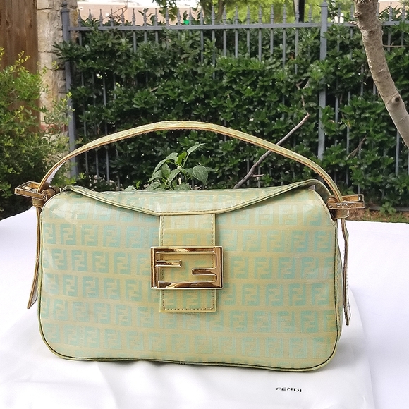 Absolutely Gorgeous Fendi Zucchino FF y2k small mama Baguette purse - Picture 4 of 16